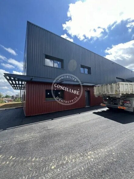 Industrial in Villeneuve-Tolosane for lease - Building Photo - Image 3 of 7