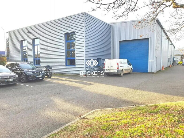 Flex in Jargeau for lease - Building Photo - Image 2 of 14