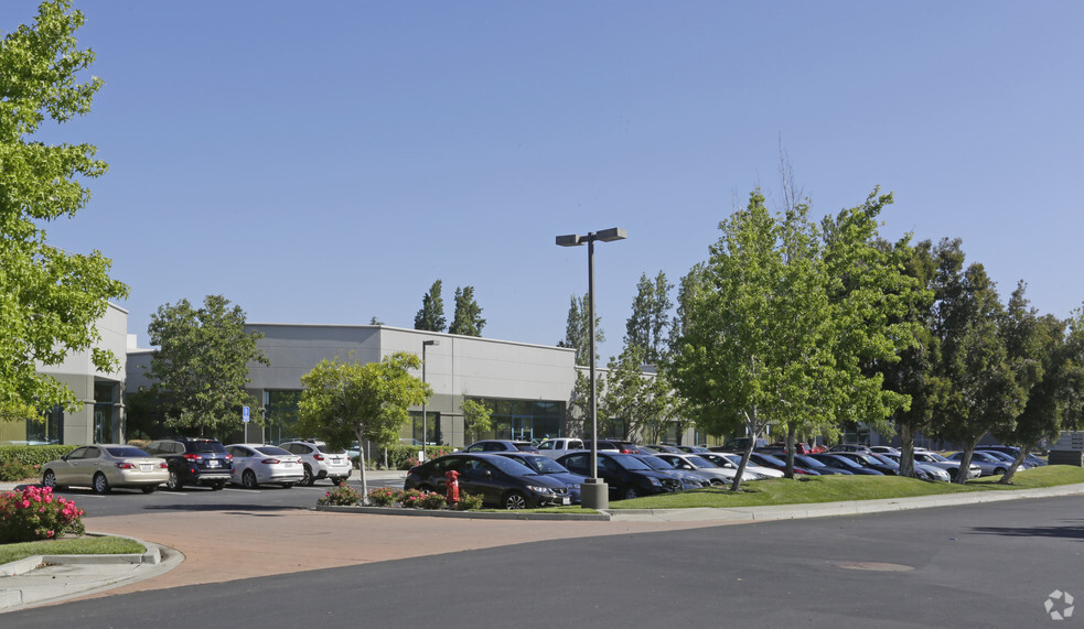 48371 Fremont Blvd, Fremont, CA for lease - Building Photo - Image 1 of 10