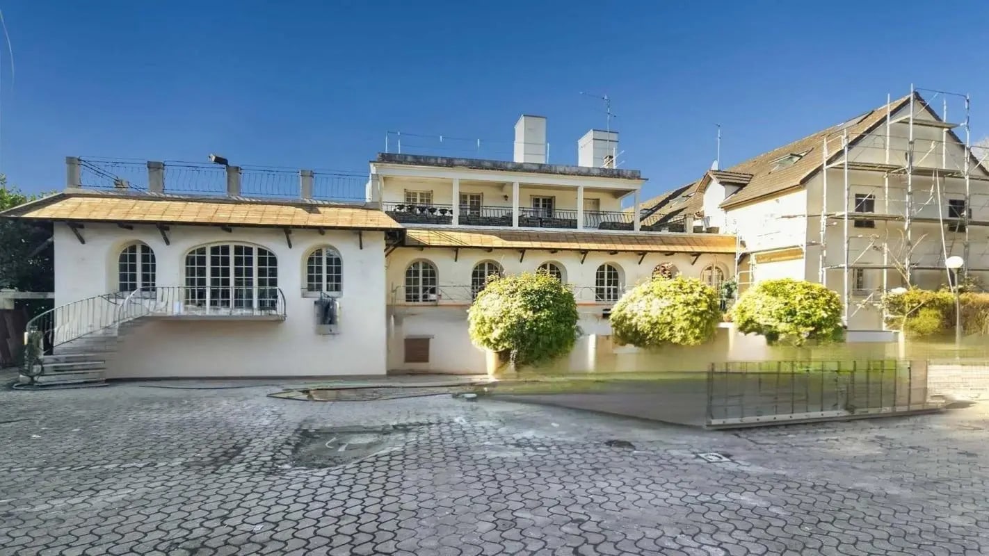 Flex in Cergy for sale Building Photo- Image 1 of 19