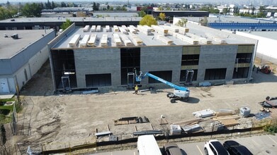 4316 64 Av SE, Calgary, AB for lease Interior Photo- Image 1 of 5