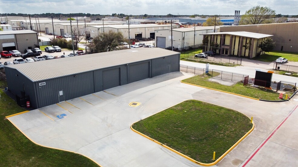 5850 Cunningham Rd, Houston, TX for lease - Building Photo - Image 3 of 18
