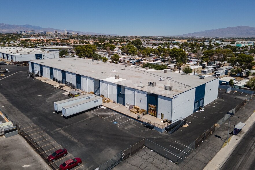 1601 Palm St, Las Vegas, NV for lease - Building Photo - Image 3 of 7