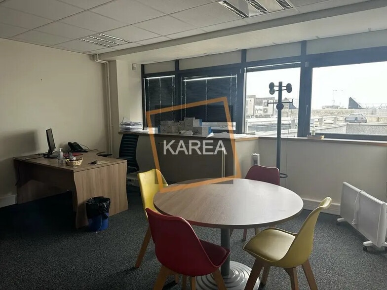 Office in Mareuil-lès-Meaux for sale - Interior Photo - Image 1 of 5