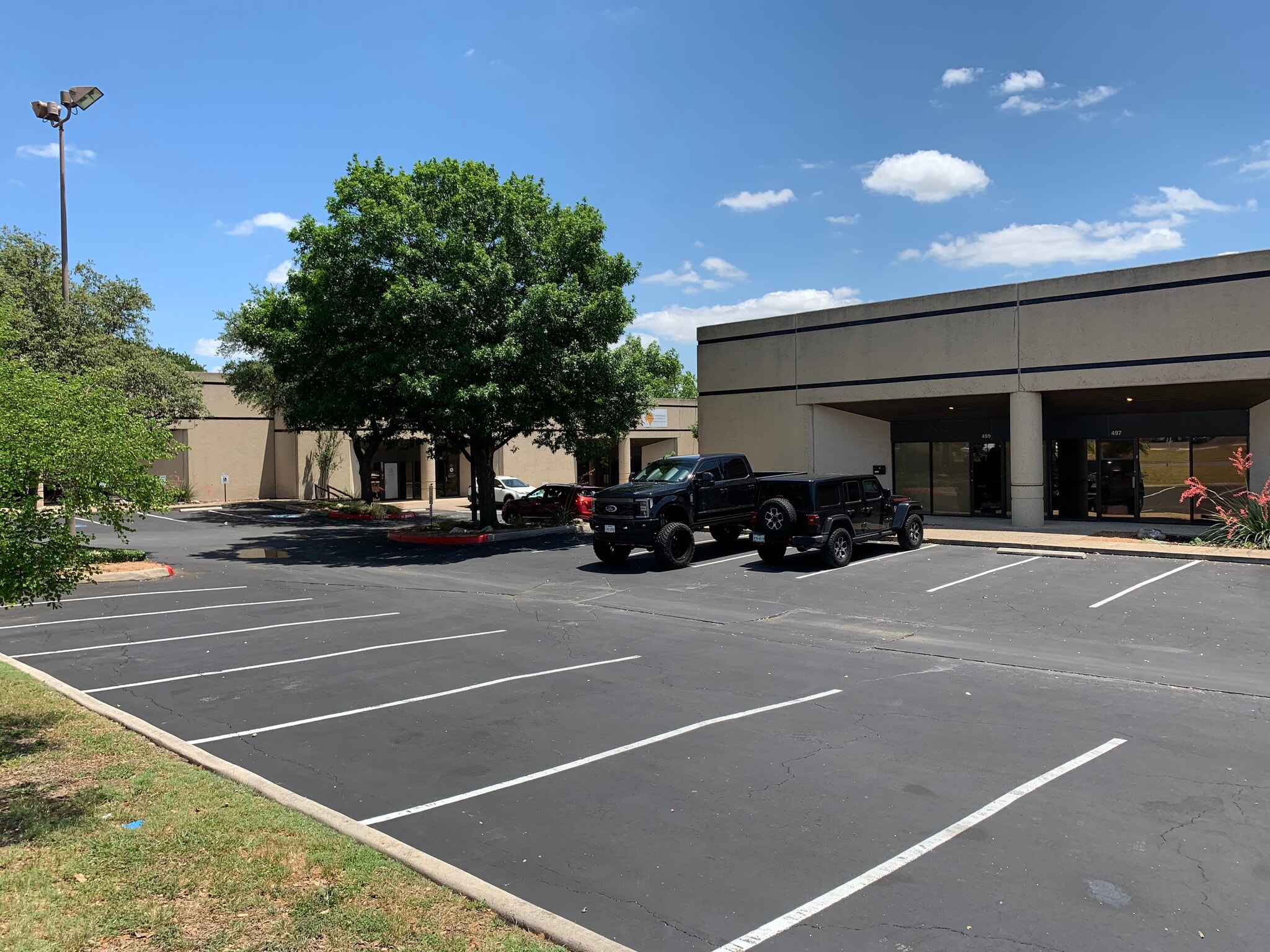 459-599 Spencer Ln, San Antonio, TX for lease Building Photo- Image 1 of 12