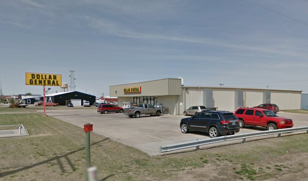 489 S Fossil St, Russell, KS for sale - Building Photo - Image 2 of 2