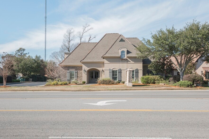 2461 Tower Dr, Monroe, LA for lease - Building Photo - Image 1 of 28