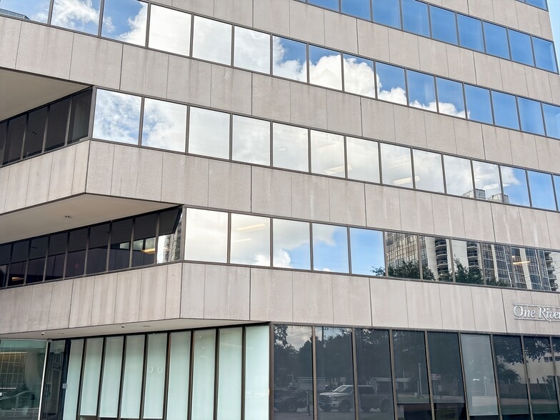 1 Riverway, Houston, TX for lease - Building Photo - Image 3 of 12