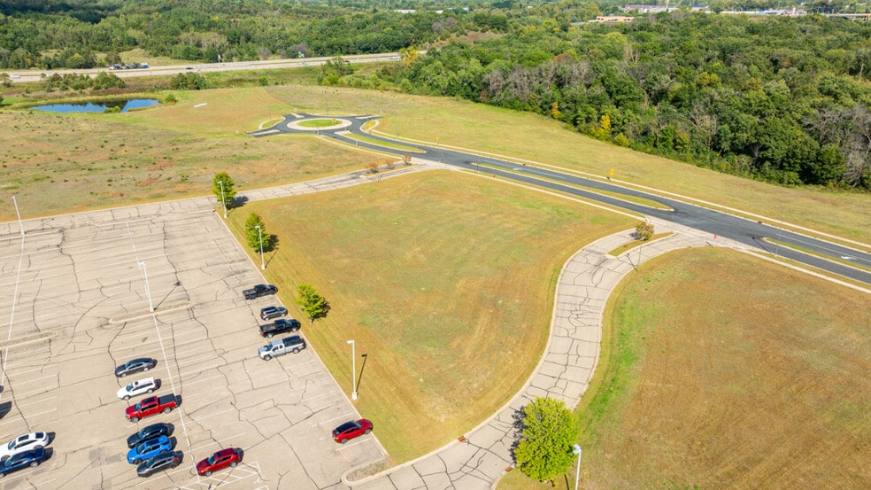 671 Darnold Dr, Hudson, WI for sale - Aerial - Image 2 of 15