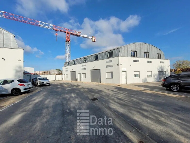 Industrial in Fontenay-Trésigny for sale - Building Photo - Image 2 of 5