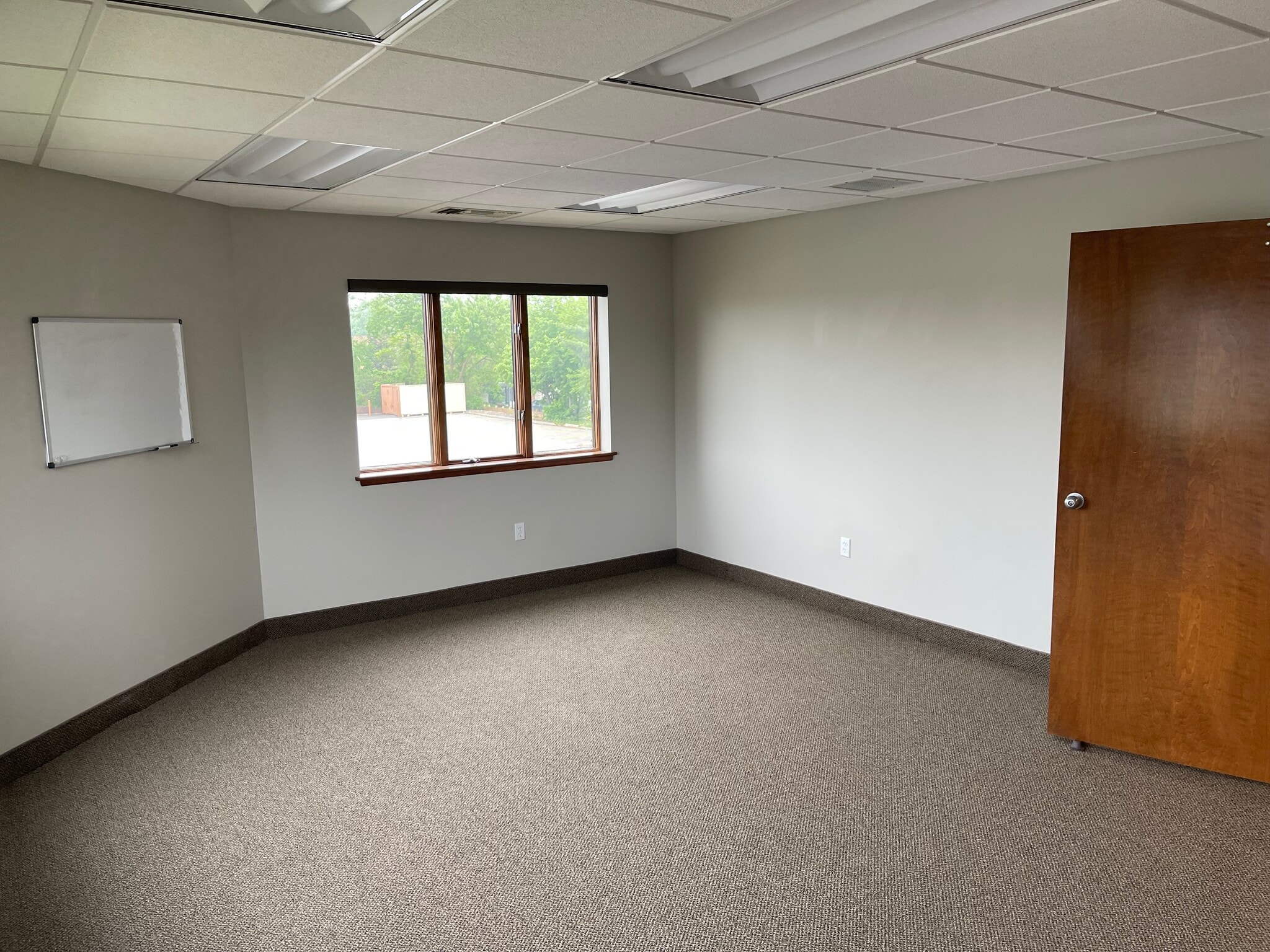 675 E 16th St, Holland, MI for lease Interior Photo- Image 1 of 5