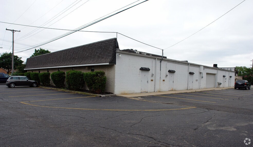 48645 Van Dyke Ave, Shelby Township, MI for lease - Building Photo - Image 2 of 5