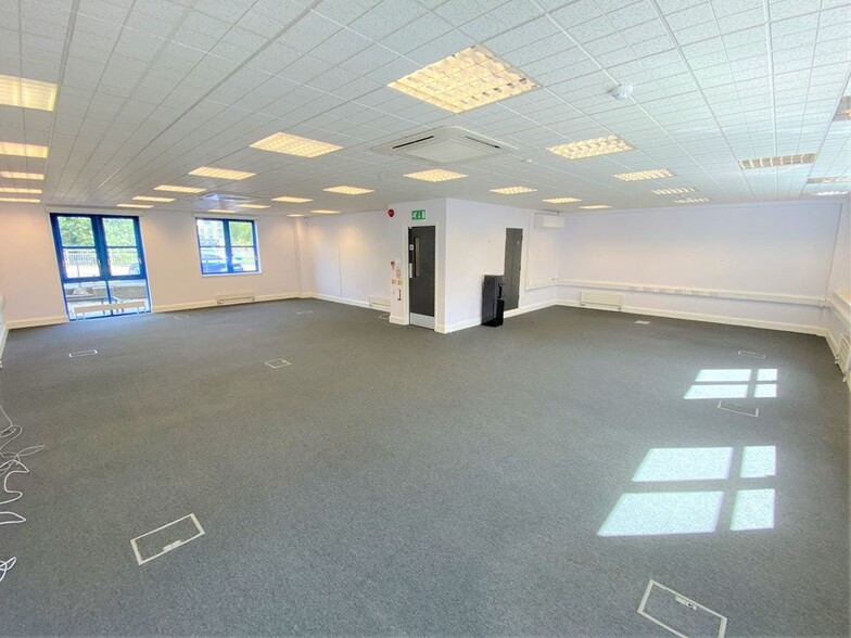 152-154 High St, Brentford for sale - Building Photo - Image 3 of 25