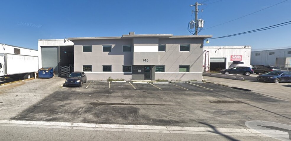 745 W 18th St, Hialeah, FL for lease - Building Photo - Image 2 of 5