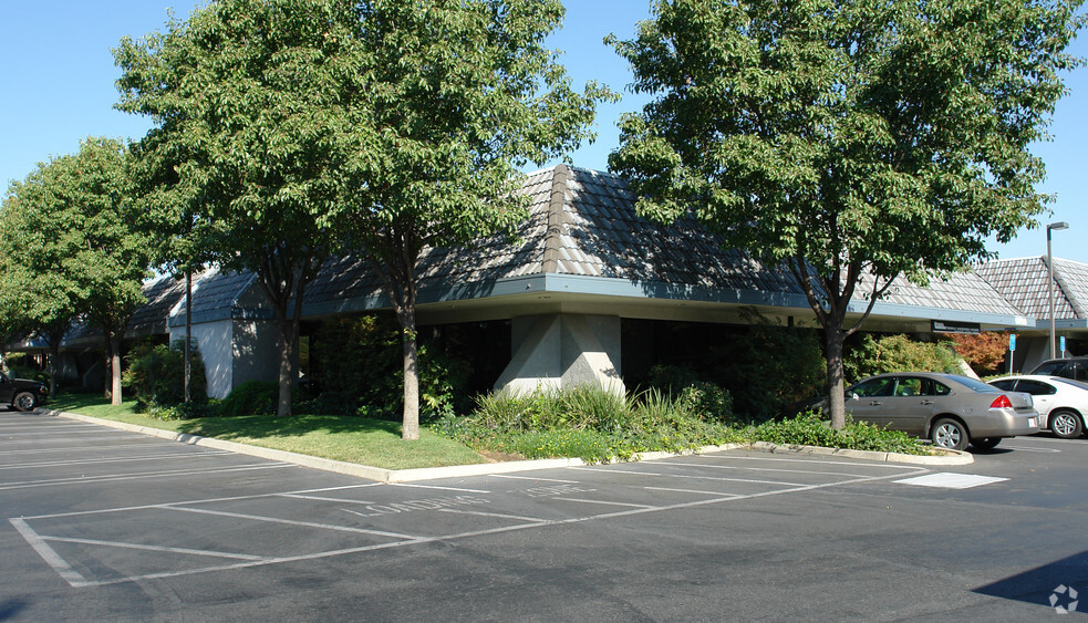 5650 N Fresno St, Fresno, CA for sale - Building Photo - Image 1 of 4