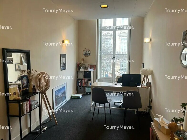 Office in Bordeaux for lease - Interior Photo - Image 2 of 7
