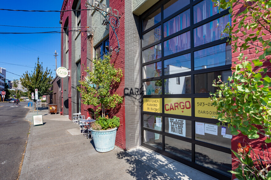 75-81 SE Yamhill St, Portland, OR for lease - Building Photo - Image 3 of 8