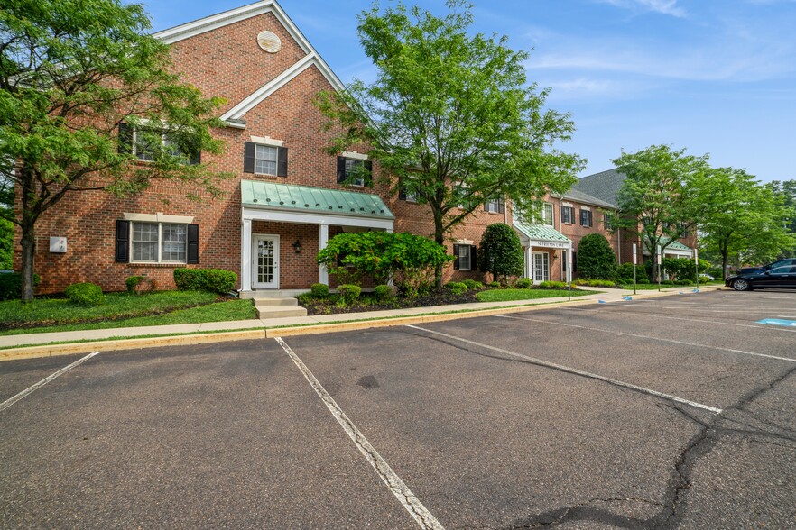 54 Friends Ln, Newtown, PA for sale - Building Photo - Image 3 of 45