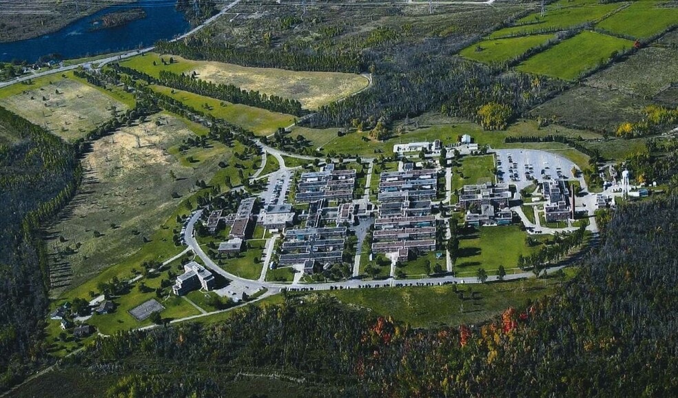 361 Queen St, Smiths Falls, ON for sale - Primary Photo - Image 1 of 1