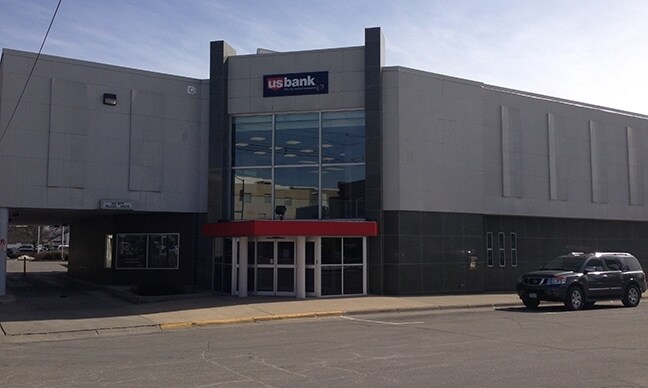 112 W 2nd St S, Newton, IA for sale - Building Photo - Image 1 of 1