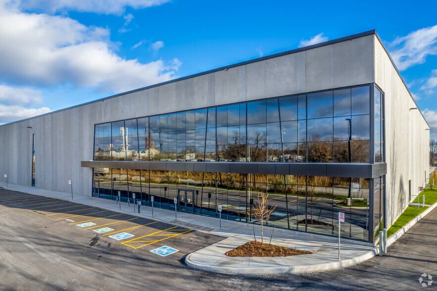 1352 Tonolli Rd, Mississauga, ON for lease - Building Photo - Image 1 of 3