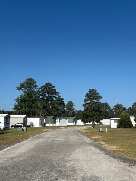 Fayetteville Portfolio portfolio of 2 properties for sale on LoopNet.com - Building Photo - Image 2 of 13