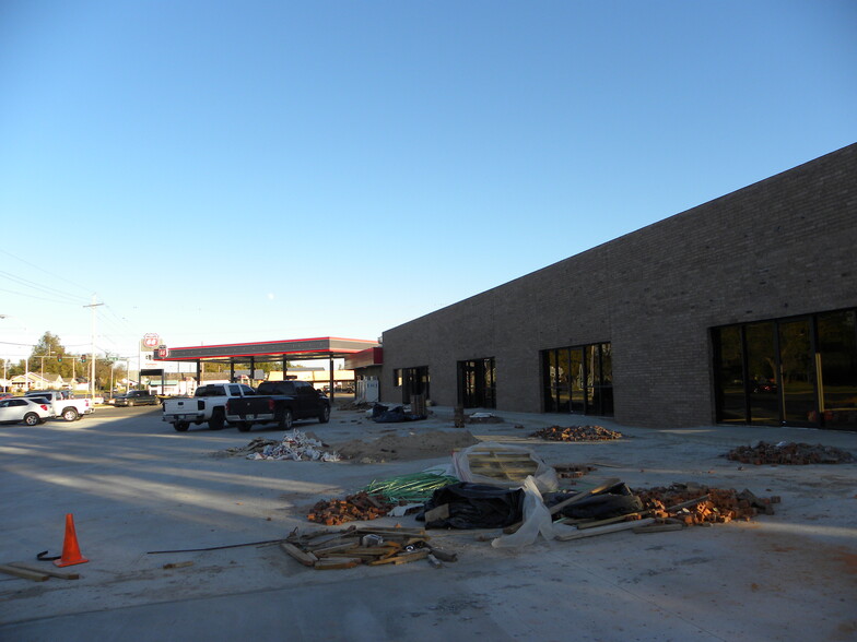 1601 W Grand Ave, Chickasha, OK for sale - Building Photo - Image 1 of 1