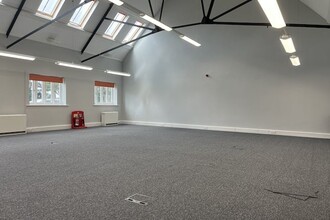 Manor Ct, Basingstoke for lease Interior Photo- Image 2 of 4