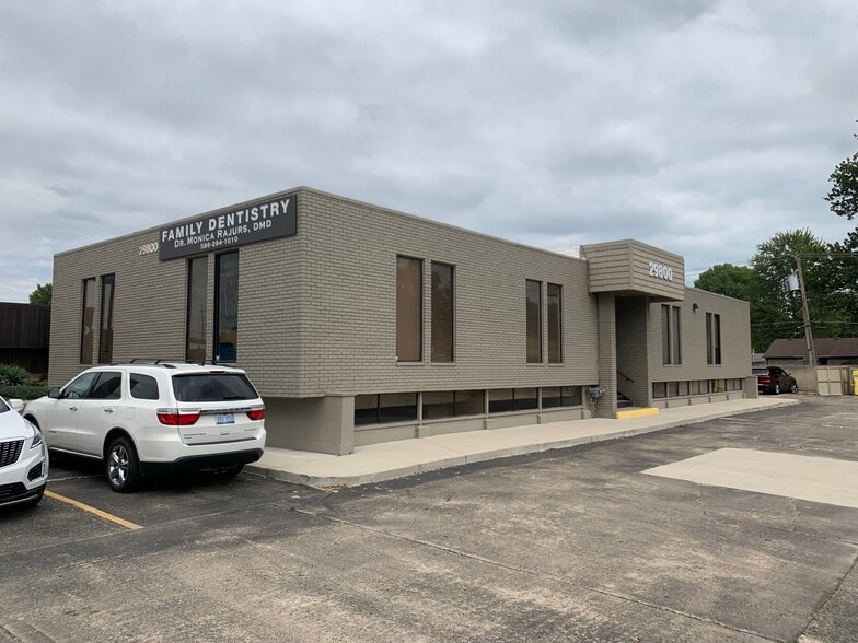 29800 Harper Ave, Saint Clair Shores, MI for lease - Building Photo - Image 1 of 3