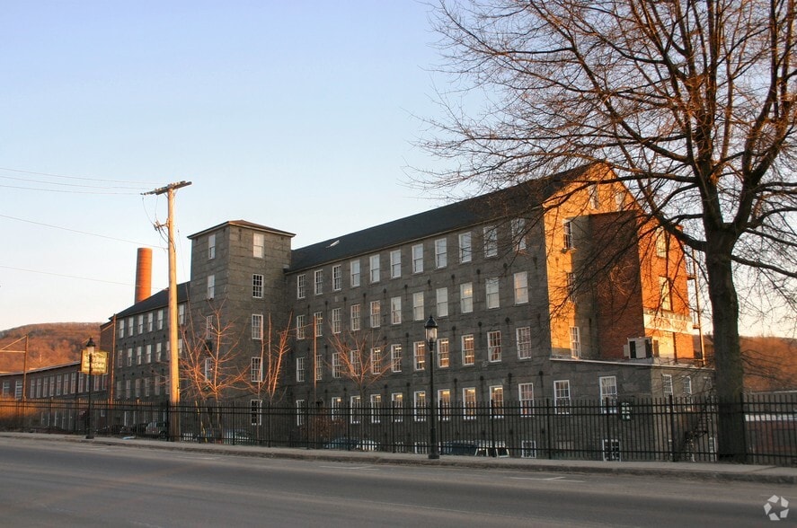 40-44 E Main St, Ware, MA for lease - Building Photo - Image 3 of 3