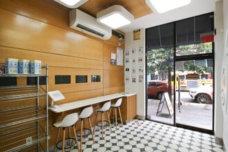 292-296 Bedford Ave, Brooklyn, NY for lease Interior Photo- Image 2 of 11