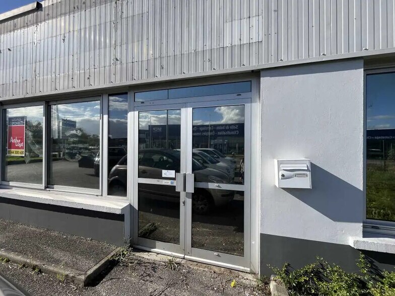 Retail in Nogent-sur-Oise for lease - Building Photo - Image 1 of 3