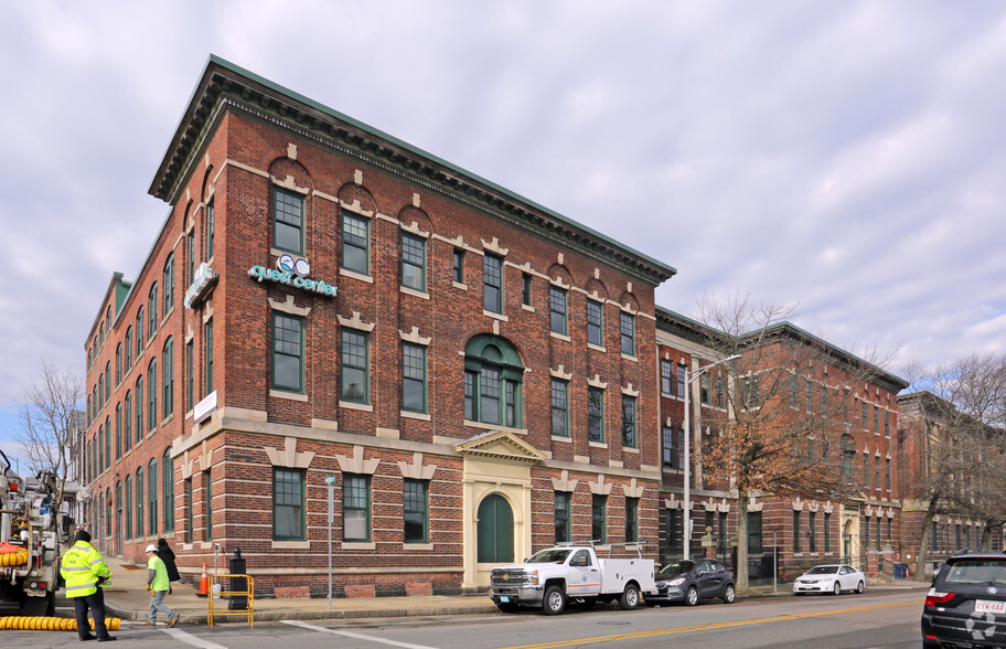 1213 Purchase St, New Bedford, MA for sale - Primary Photo - Image 1 of 1