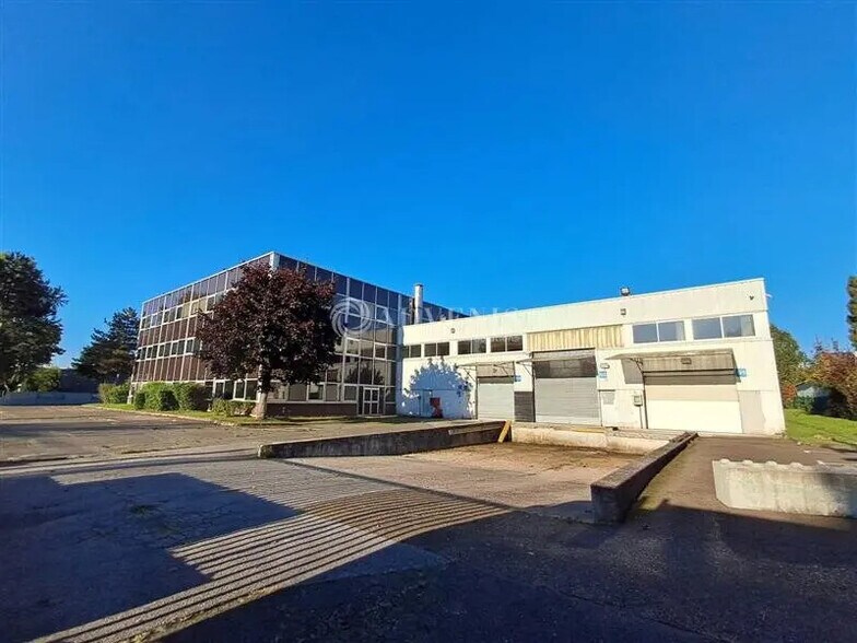 Industrial in Buc for lease - Building Photo - Image 2 of 7