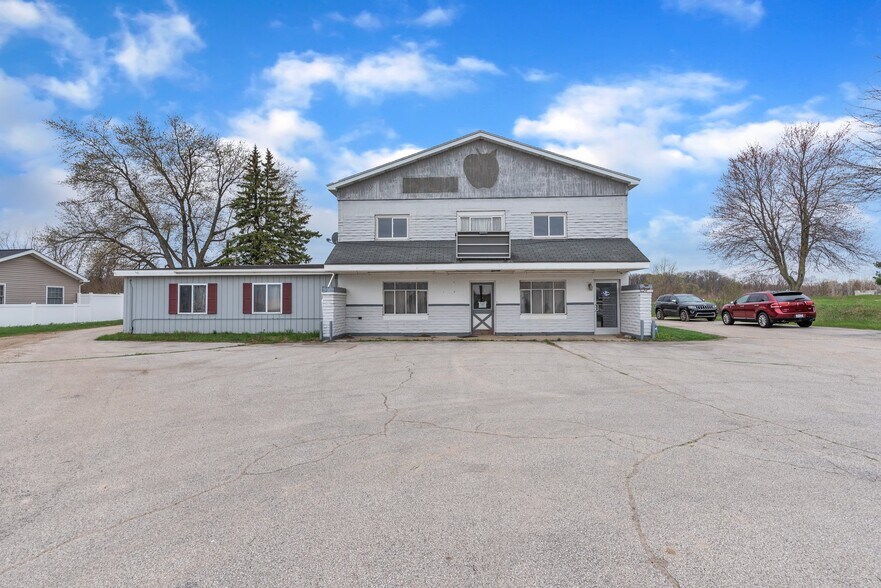 7062 S Adrian Hwy, Adrian, MI for sale - Building Photo - Image 1 of 1
