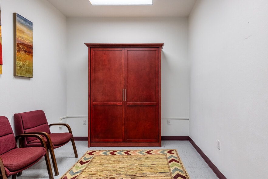 1302 N Shepherd Dr, Houston, TX for lease - Building Photo - Image 2 of 7