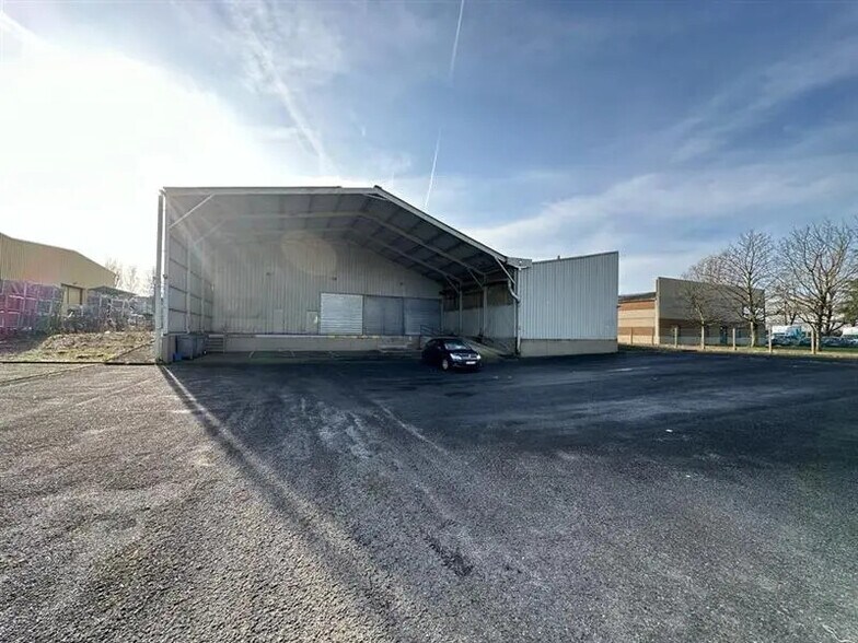 Industrial in Seclin for lease - Building Photo - Image 1 of 7