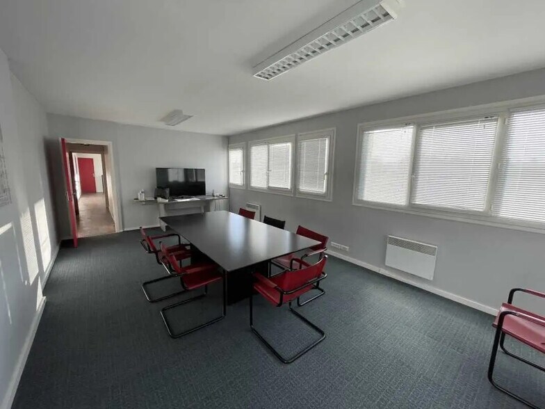Office in Le Grand-Quevilly for lease - Interior Photo - Image 3 of 10