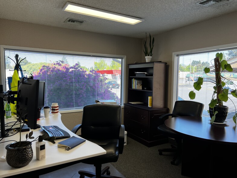 3303 NE 44th St, Vancouver, WA for sale - Interior Photo - Image 3 of 4