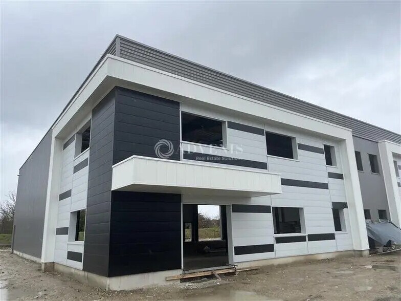Flex in Saint-Pierre-des-Corps for lease - Building Photo - Image 1 of 7