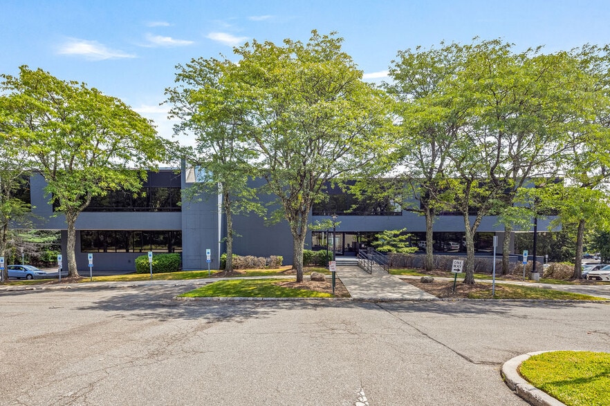 95 Chestnut Ridge Rd, Montvale, NJ for lease - Building Photo - Image 1 of 20