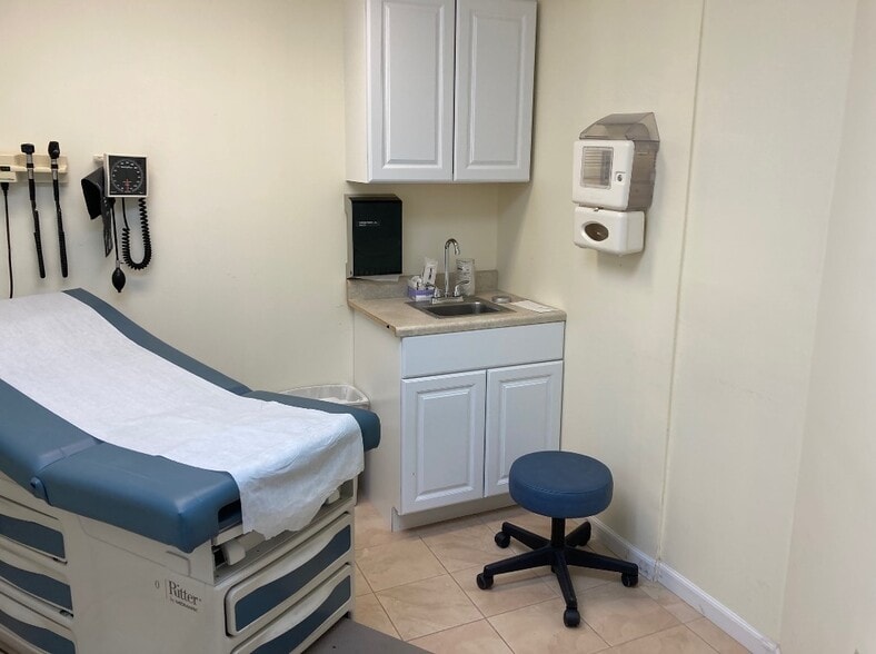 531-535 W Main St, Norwich, CT for sale - Interior Photo - Image 3 of 19