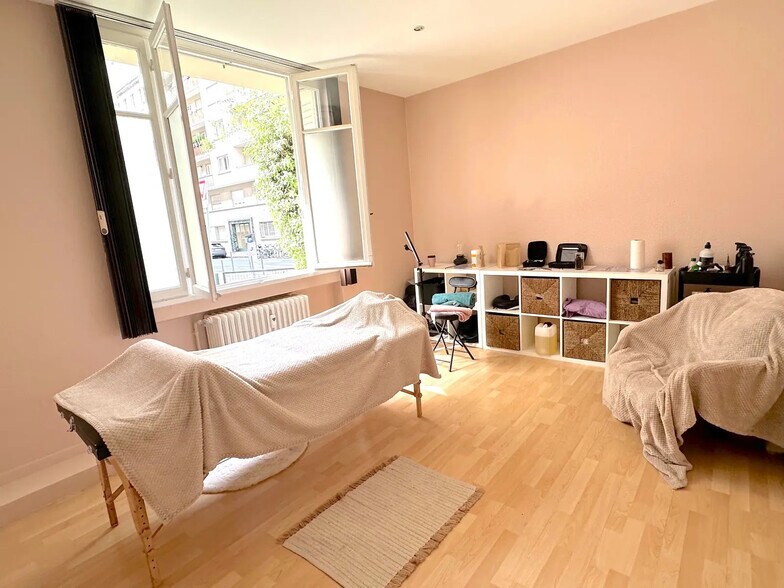 Office in Lyon for lease - Interior Photo - Image 1 of 2