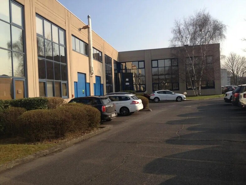 54 Av Du Vieu Chemin De Saint Denis, Villeneuve-la-Garenne for lease - Building Photo - Image 2 of 6