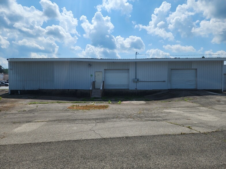 1230 Jackson St, Columbus, IN for lease - Building Photo - Image 3 of 15