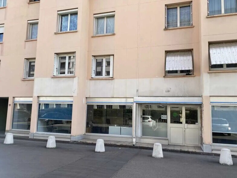 Office in Lyon for lease - Building Photo - Image 2 of 10