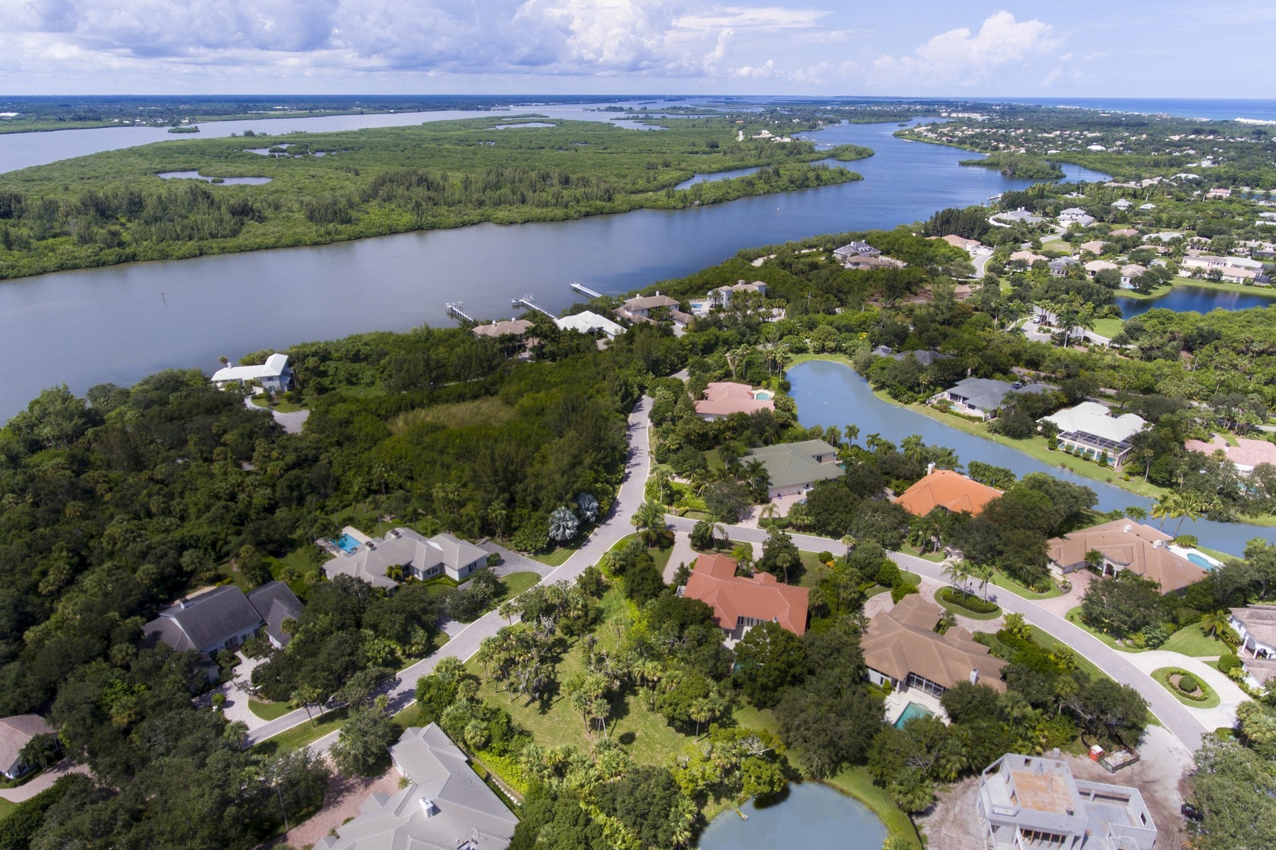 201 Shores Dr, Vero Beach, FL for sale Primary Photo- Image 1 of 1