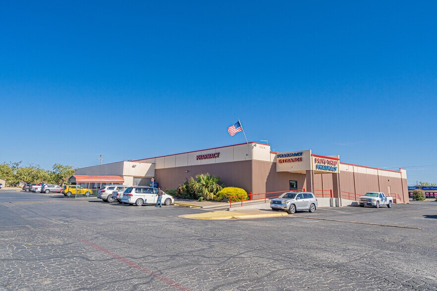 1926 N Bryant Blvd, San Angelo, TX for sale - Building Photo - Image 1 of 1