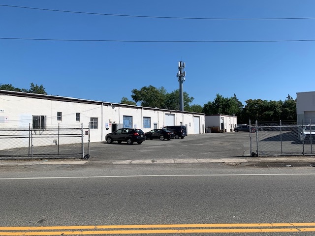 147 Babylon Tpke, Roosevelt, NY for lease Building Photo- Image 1 of 8