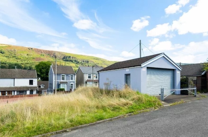 Bottom of Carlton Ter, Merthyr Tydfil for sale - Building Photo - Image 1 of 8